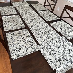 9-Piece Table Set: 8 Place Mats and 1 Runner NWOT